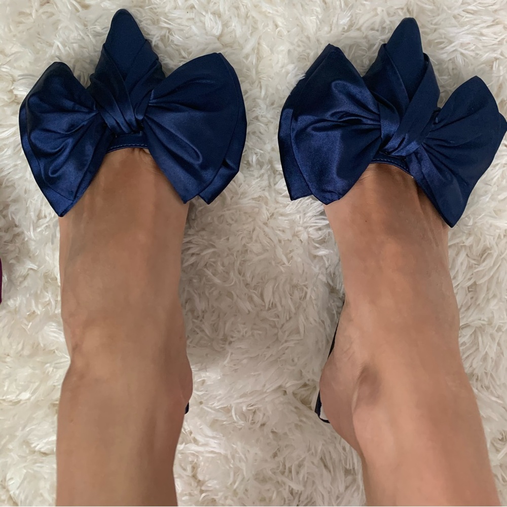 Bow kitten heels in Navy